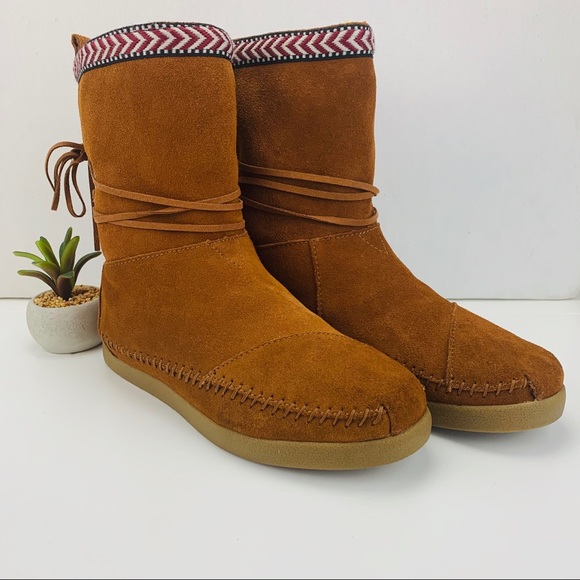 toms moccasin boots